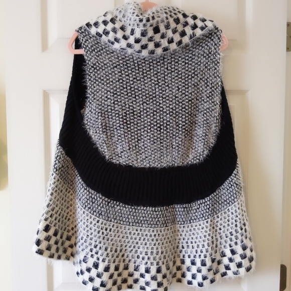 Sioni Black and White Mixed Fabric Cardigan Vest size Petite SP/MP - Picture 3 of 9